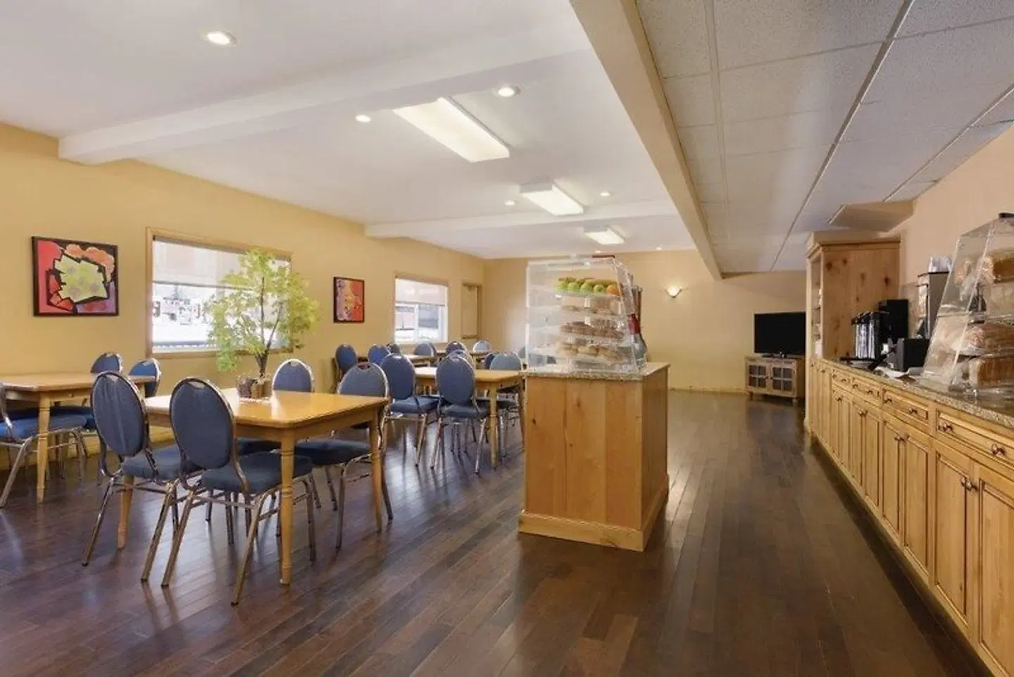 Canmore Rocky Mountain Inn LOUNGE_LOBBY