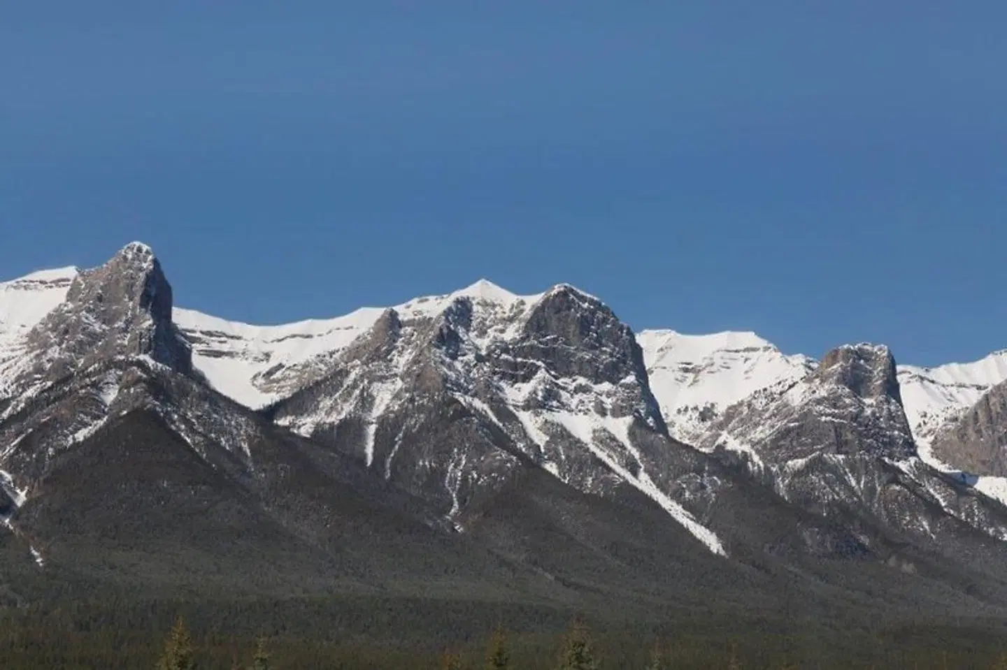 Canmore Rocky Mountain Inn LANDSCAPE