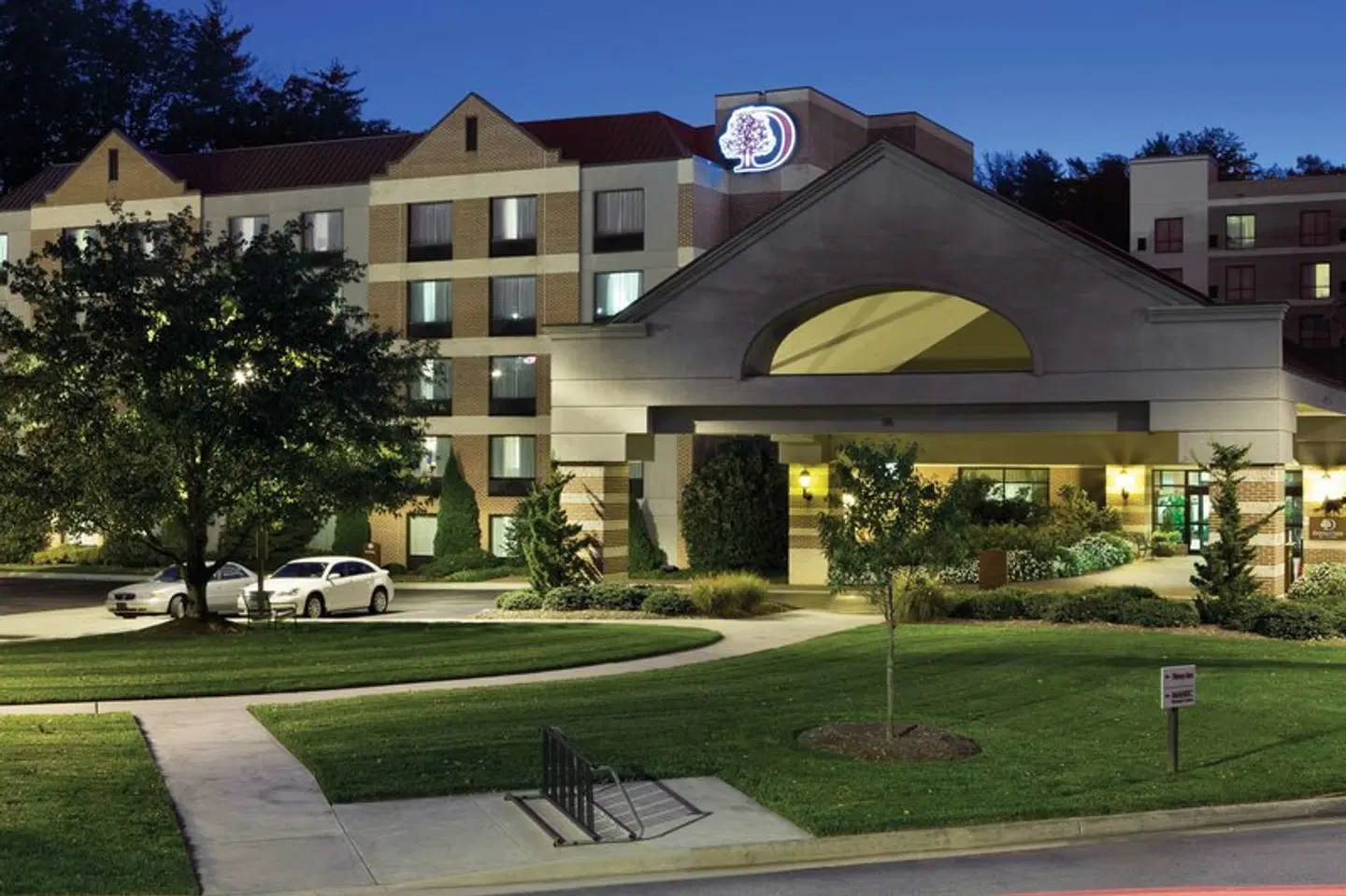 DoubleTree by Hilton Biltmore/Asheville EXTERIOR
