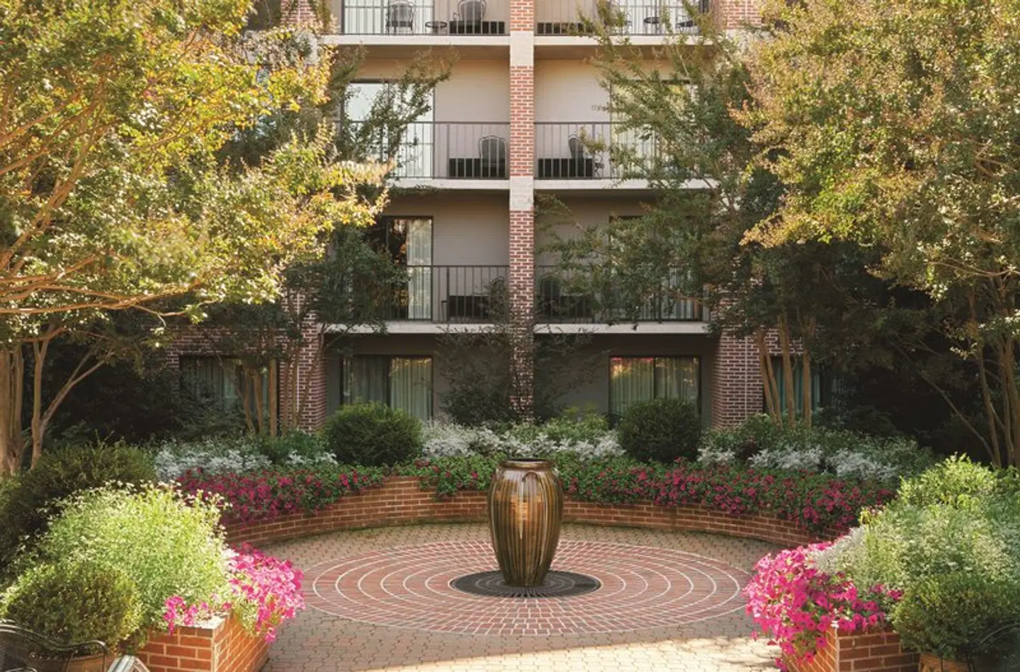 DoubleTree by Hilton Biltmore/Asheville EXTERIOR