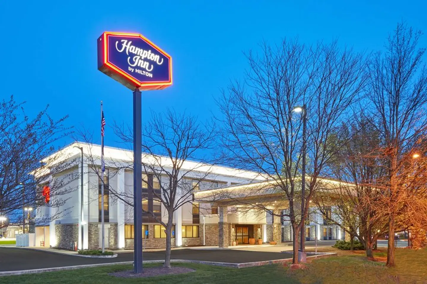 Hampton Inn Lafayette EXTERIOR