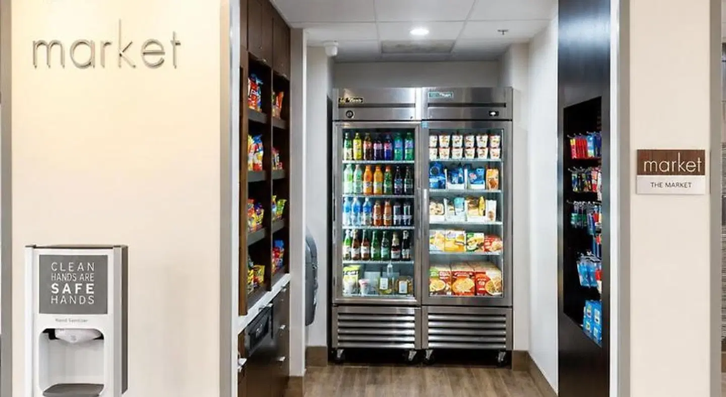 Courtyard by Marriott Houston Hobby Airport Bar