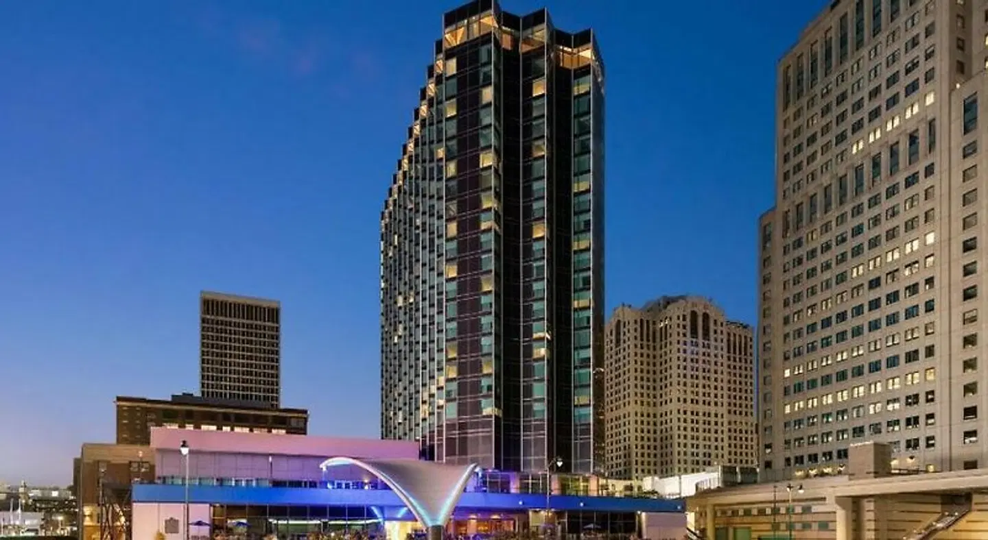 Fort Pontchartrain Detroit, a Wyndham Hotel EXTERIOR