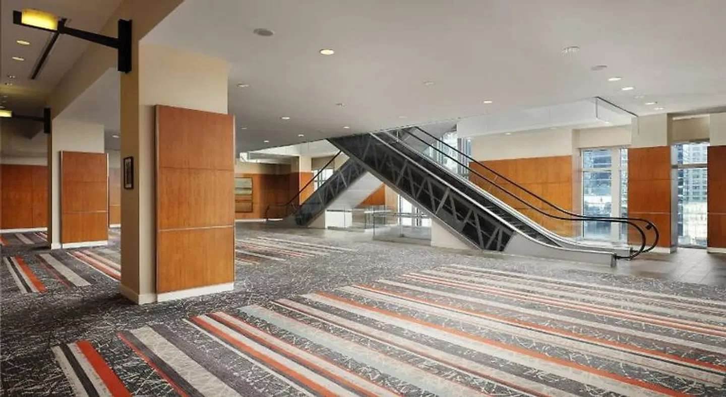 Embassy Suites by Hilton Chicago Downtown Magnificent Mile HEALTH_BEAUTY