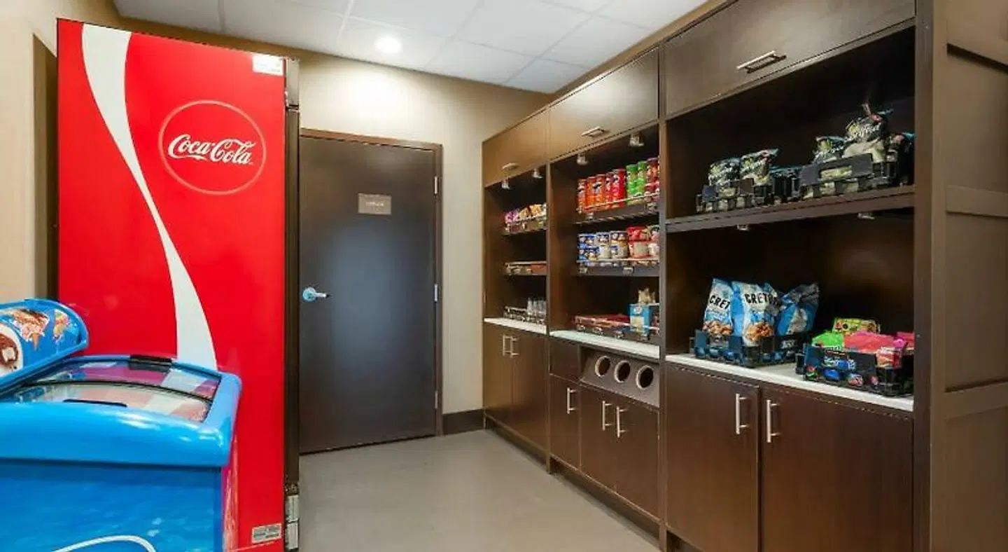 Comfort Inn & Suites Airport North Bar