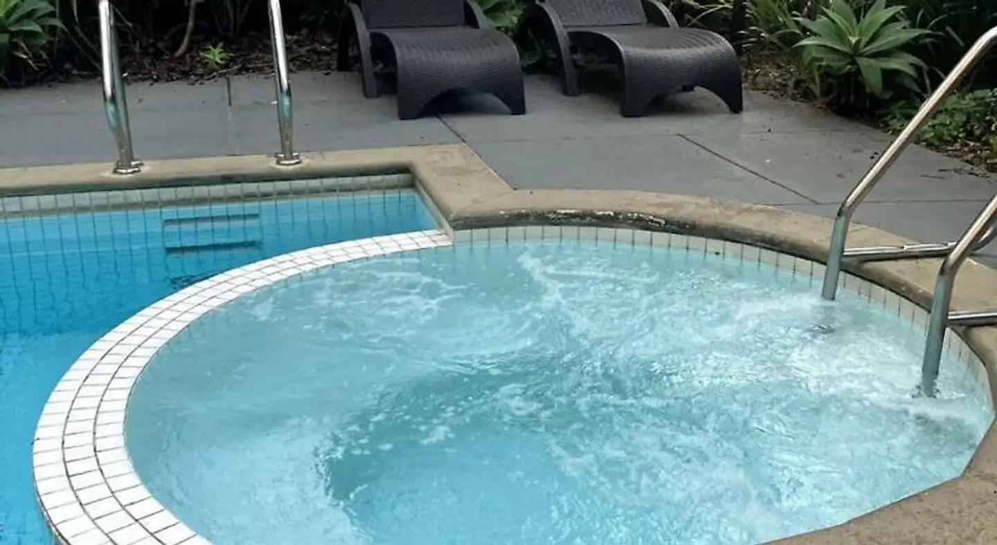 Mantra on Jolimont OUTDOOR_POOL