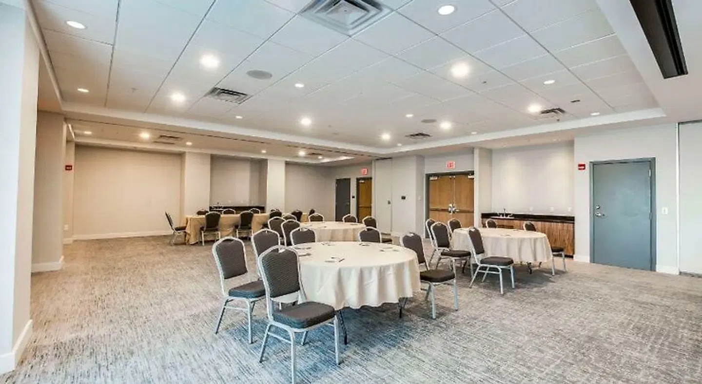 Embassy Suites by Hilton Louisville East Konferenz