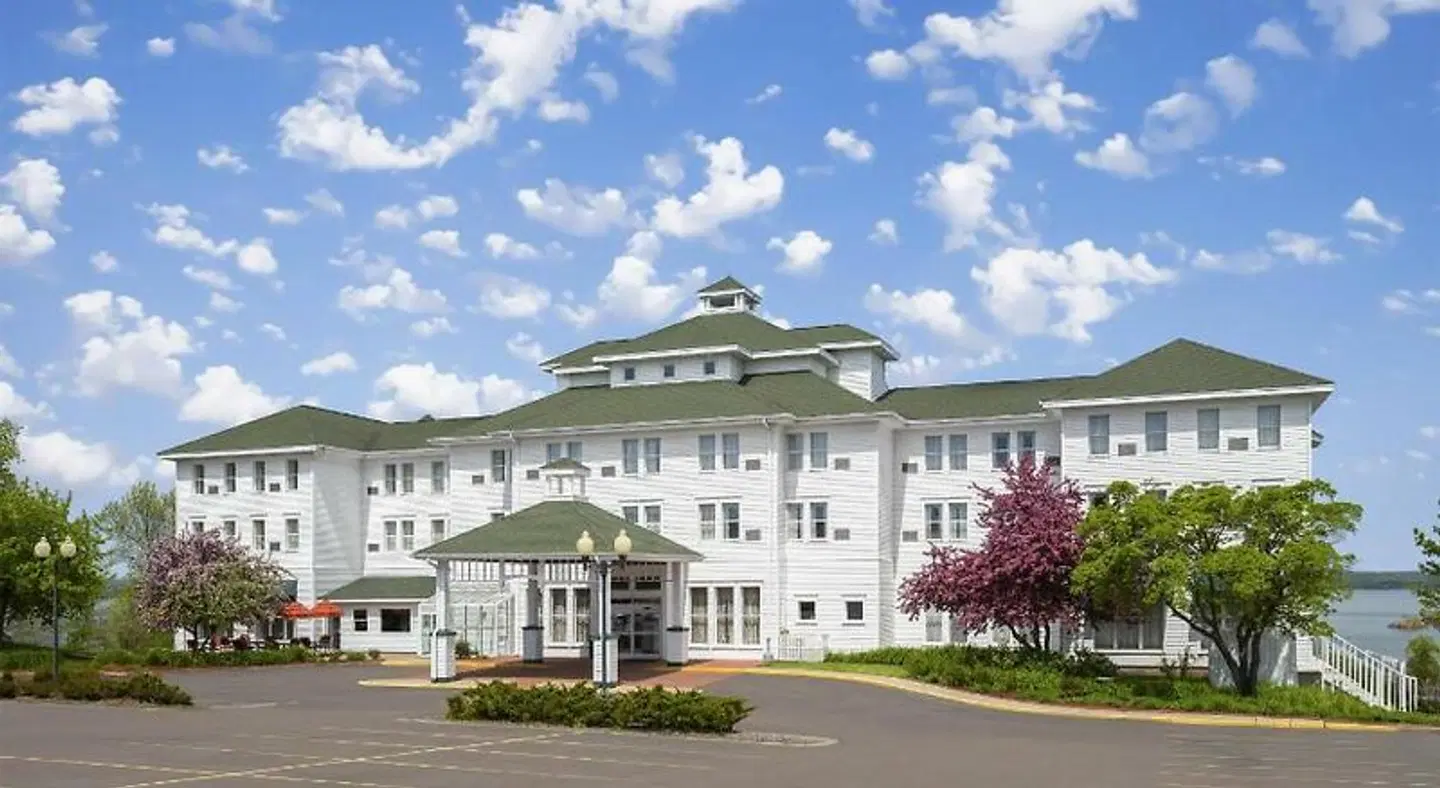 Best Western The Hotel Chequamegon EXTERIOR