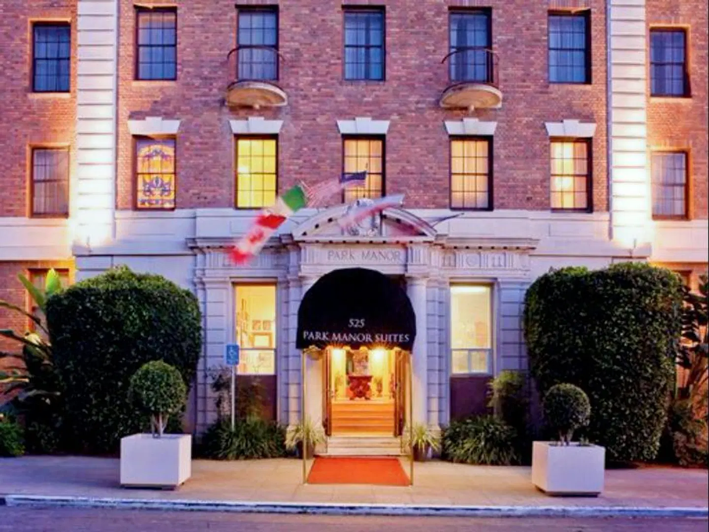 Inn at the Park EXTERIOR