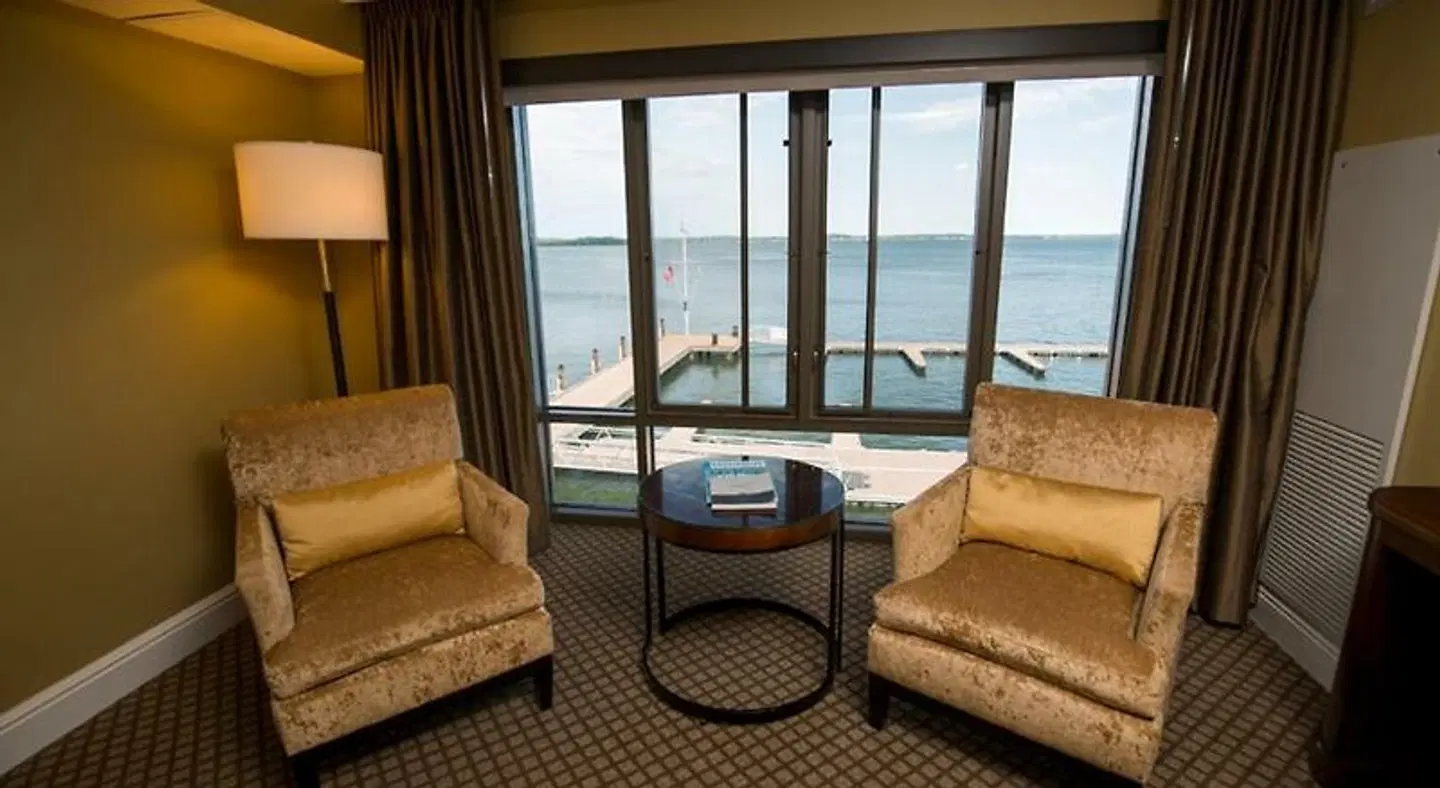 The Edgewater ROOM_EXAMPLE