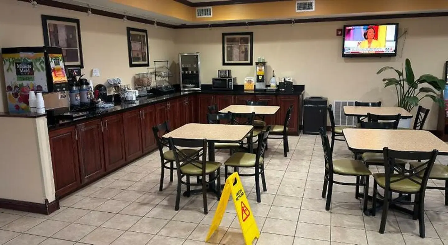 Americas Best Value Inn St. Robert Restaurant