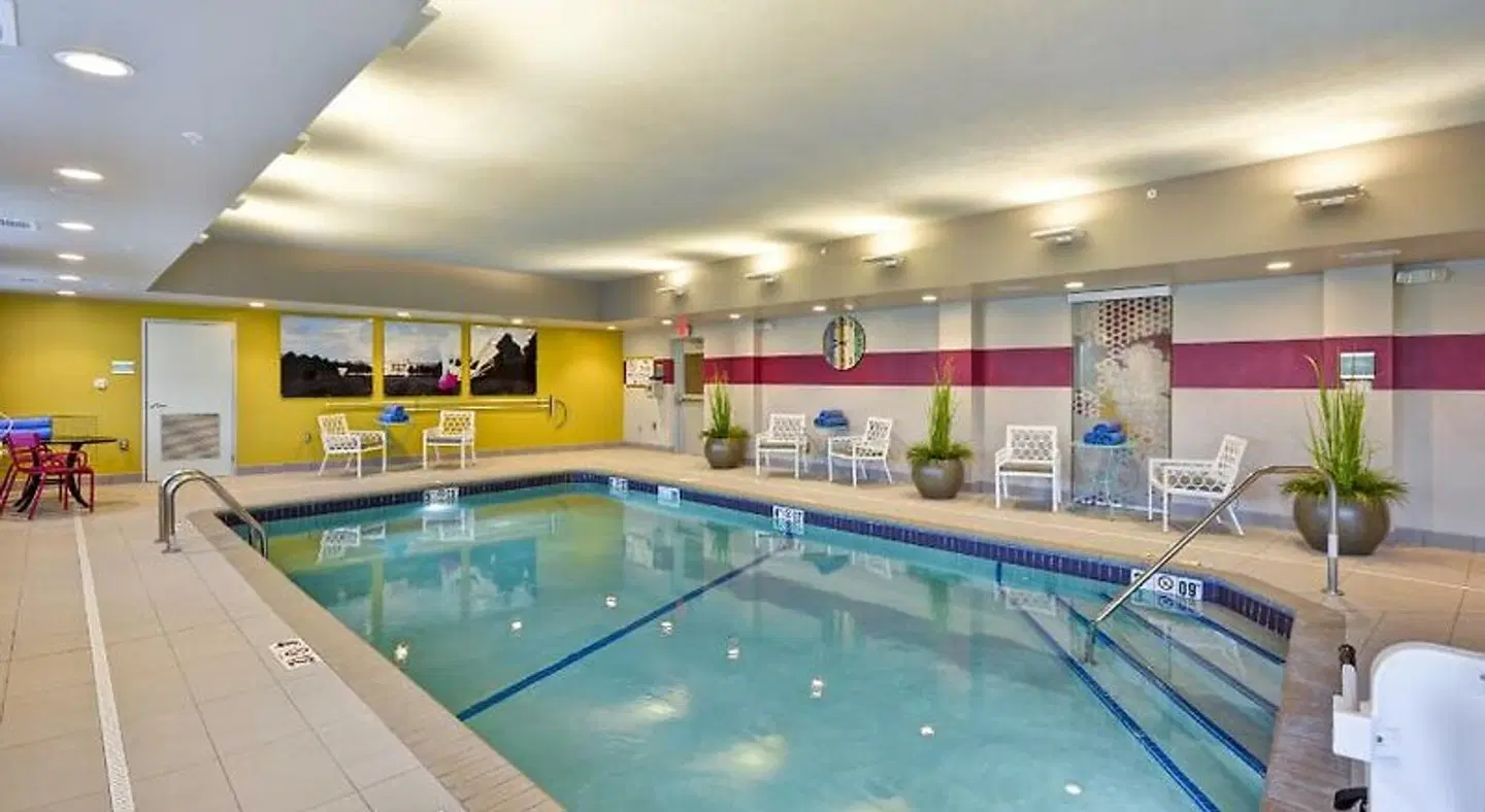Home2 Suites by Hilton KCI Airport Hallenbad