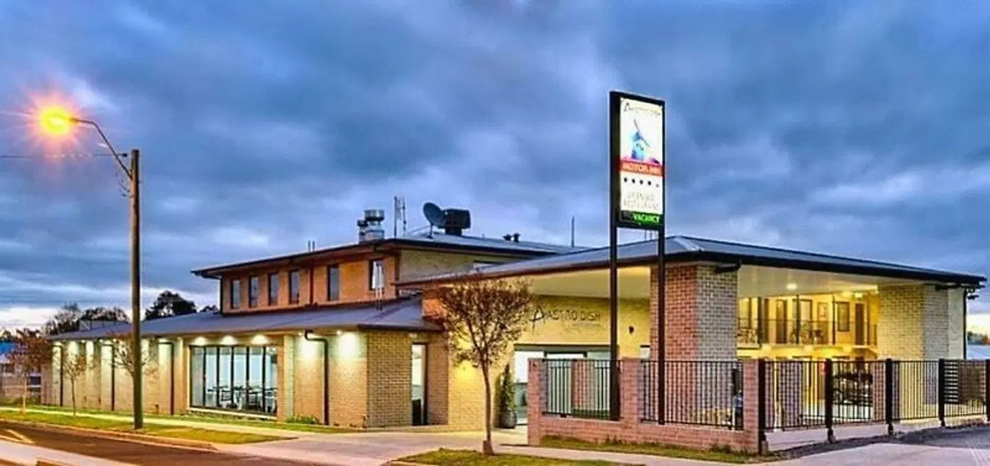 Aastro Dish Motor Inn EXTERIOR