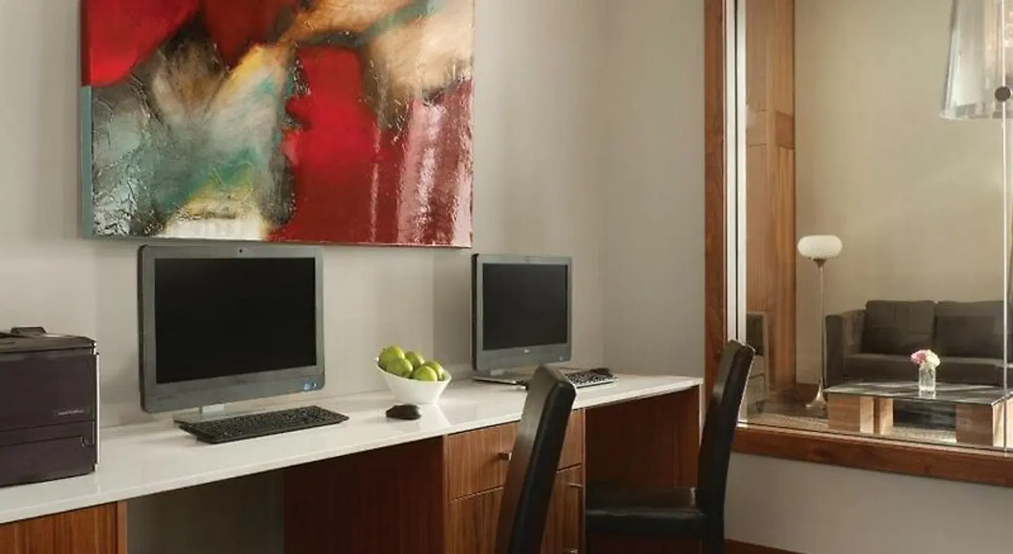 Radisson Hotel & Conference Centre Calgary Airport ROOM_EXAMPLE