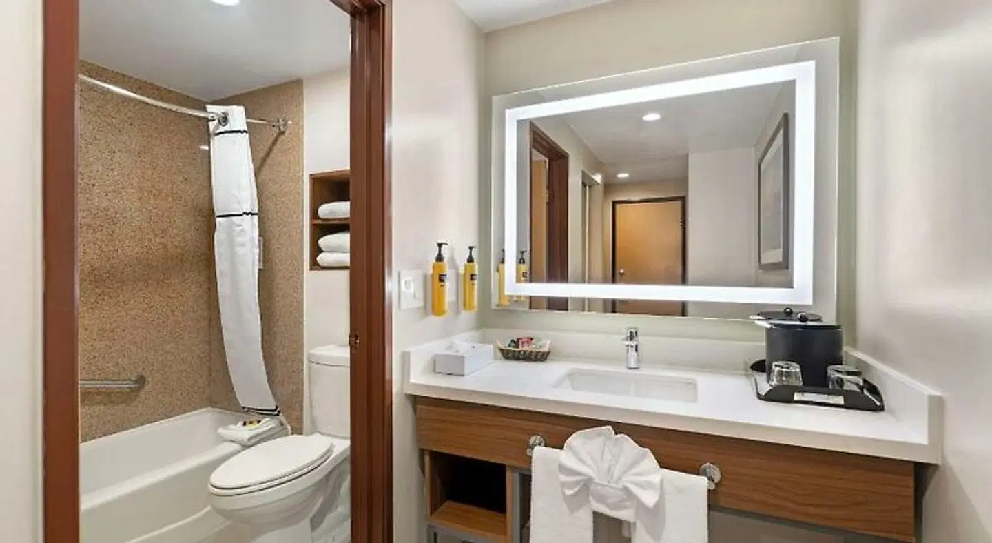 Best Western Plus Newport Mesa Inn Badezimmer