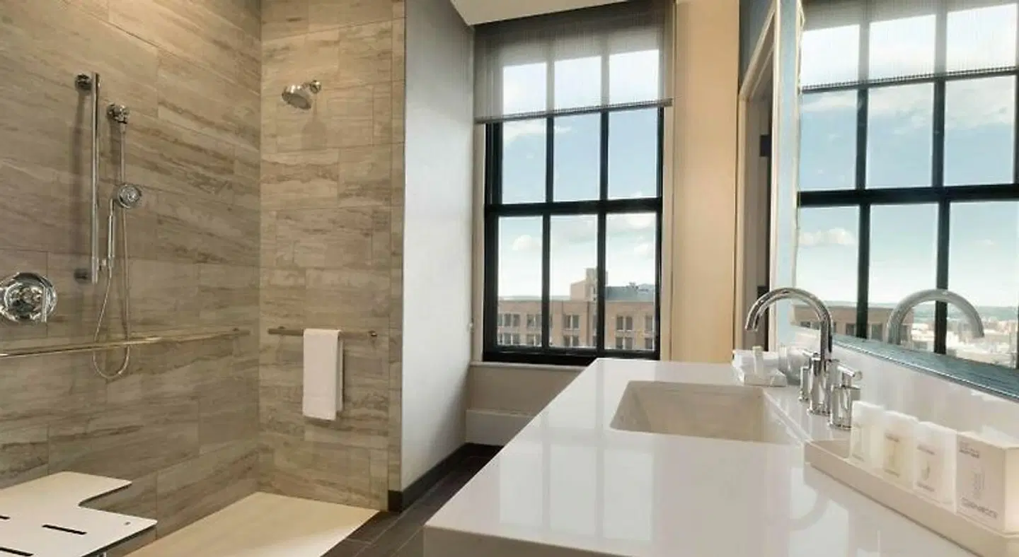 Embassy Suites by Hilton Minneapolis Downtown Hotel Badezimmer