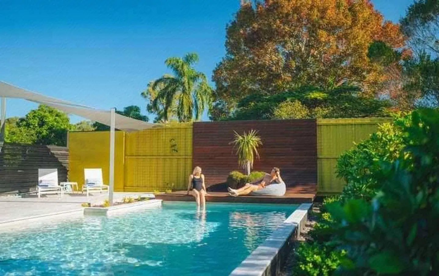 Glass On Glasshouse OUTDOOR_POOL