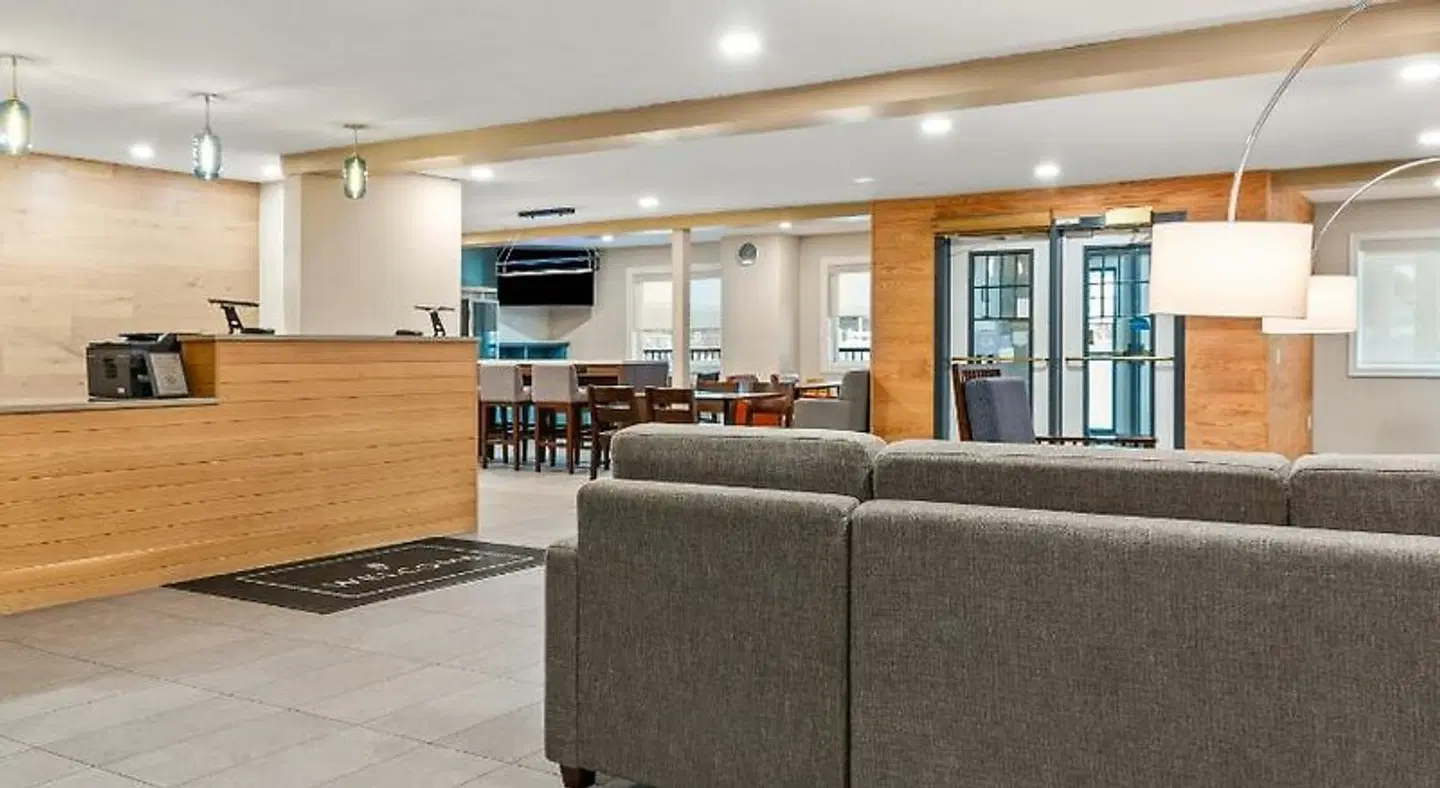 Country Inn & Suites by Radisson, Winnipeg, MB LOUNGE_LOBBY