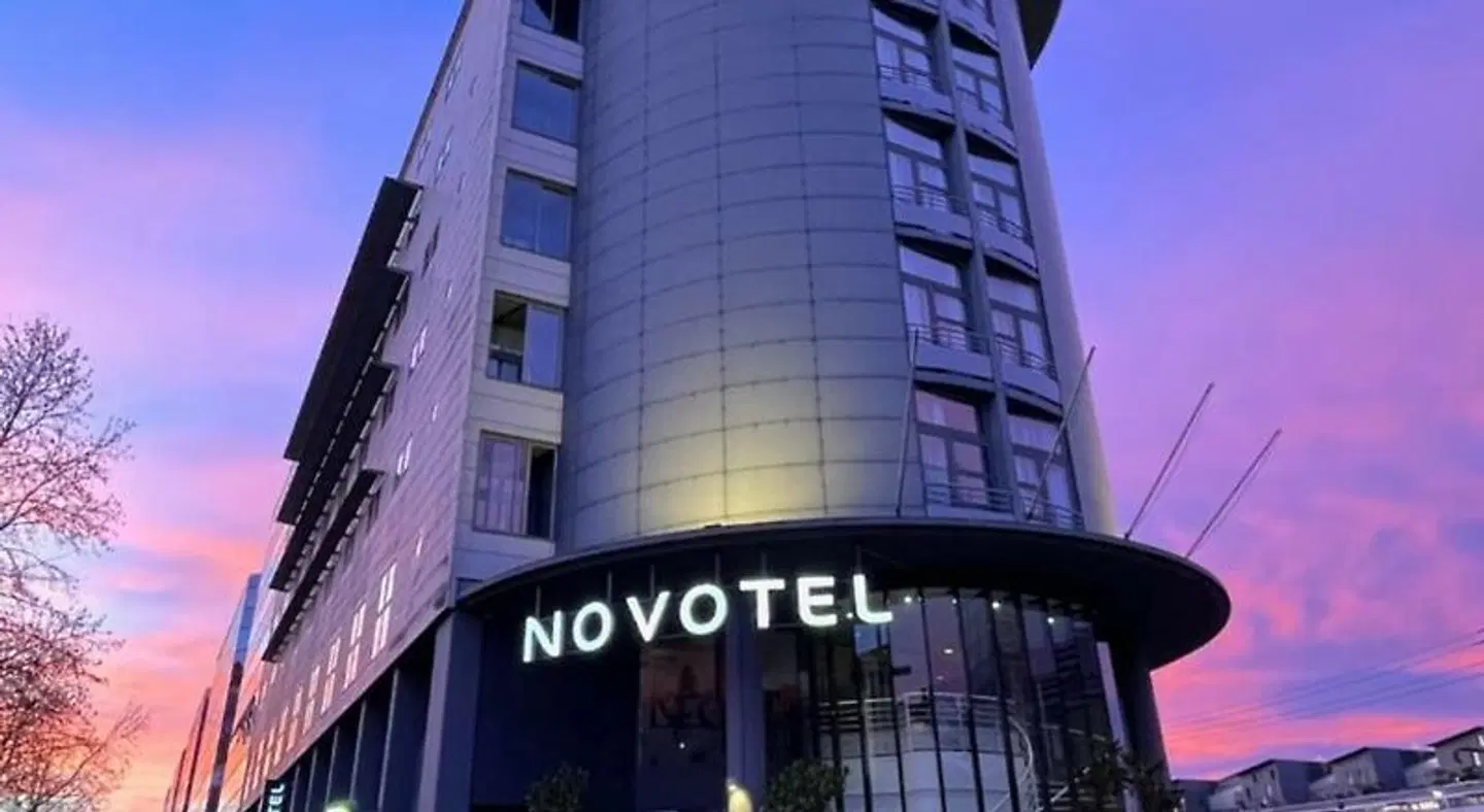 Novotel Tours Centre Gare EXTERIOR