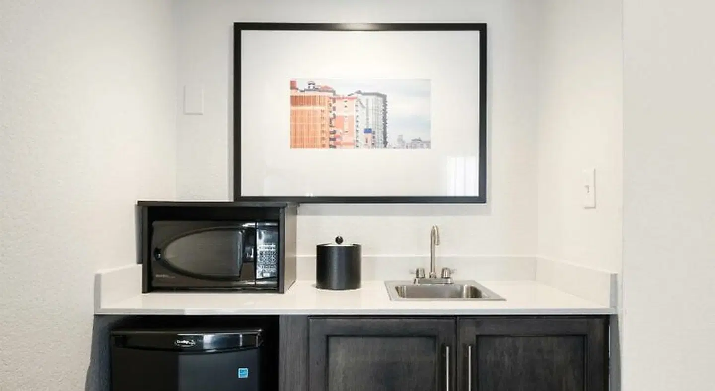 Hampton Inn Harbourgate ROOM_EXAMPLE