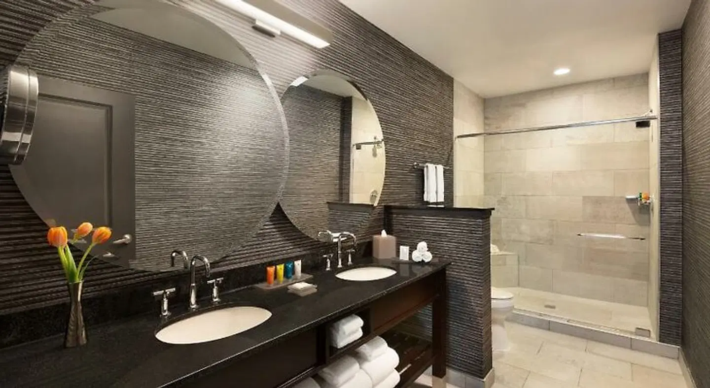 Twelve Downtown, Autograph Collection Badezimmer