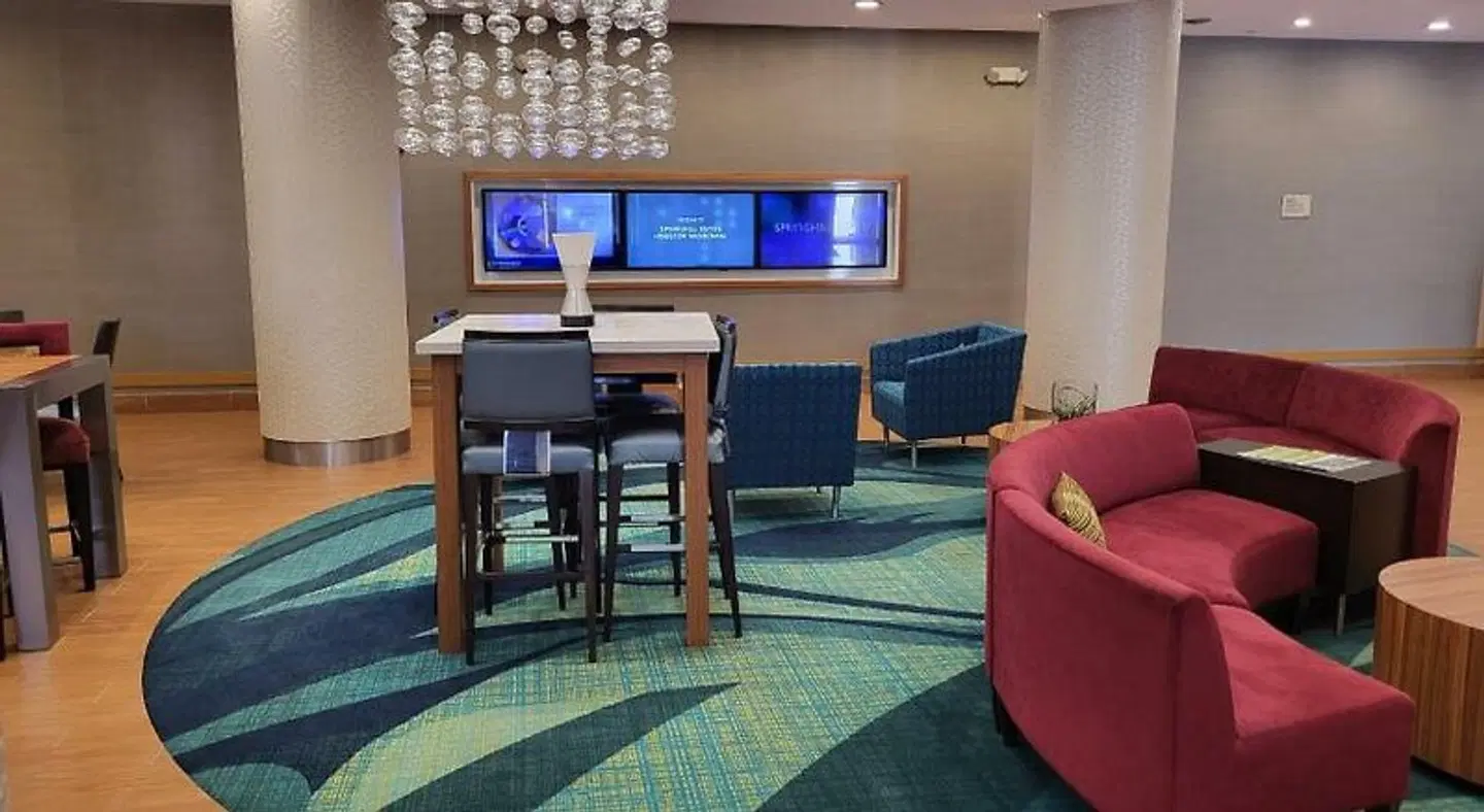 SpringHill Suites by Marriott Houston Westchase Bar