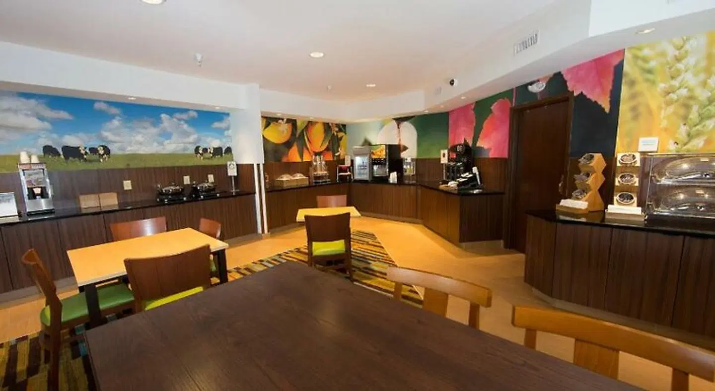 Fairfield by Marriott Inn & Suites Burlington LOUNGE_LOBBY