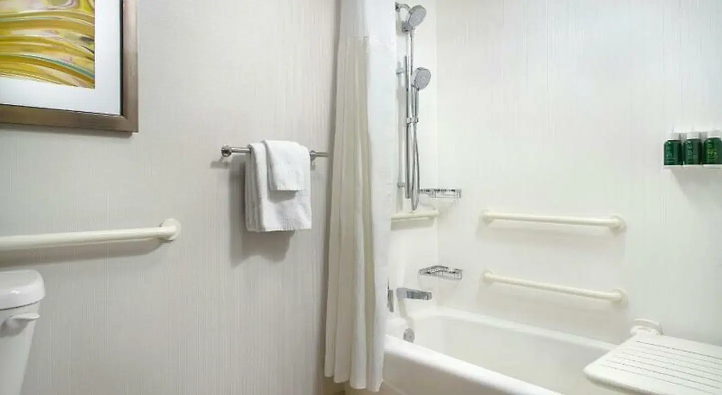 Courtyard by Marriott Greenville Haywood Mall Badezimmer