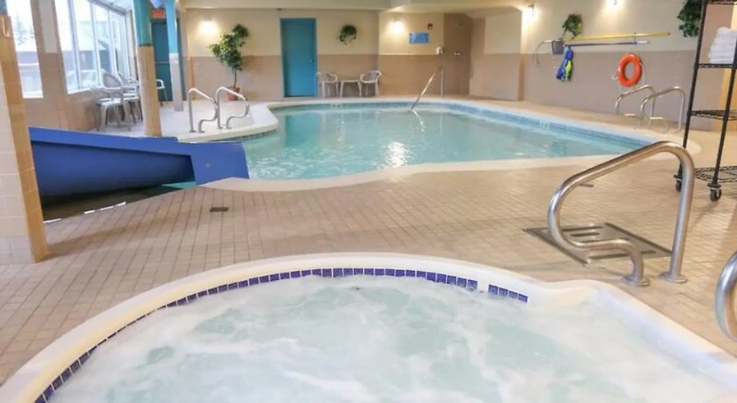 Prairie Crest Hotel Calgary Hallenbad