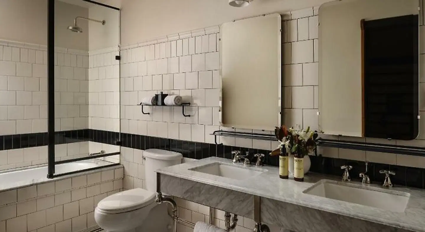 Chicago Athletic Association Badezimmer