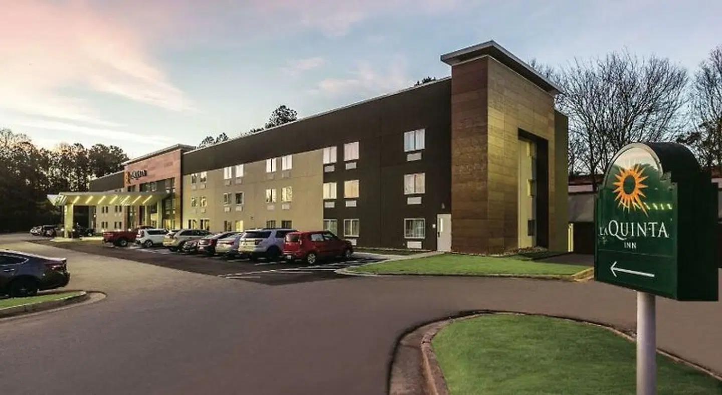 La Quinta Inn & Suites by Wyndham Atlanta Midtown - Buckhead EXTERIOR