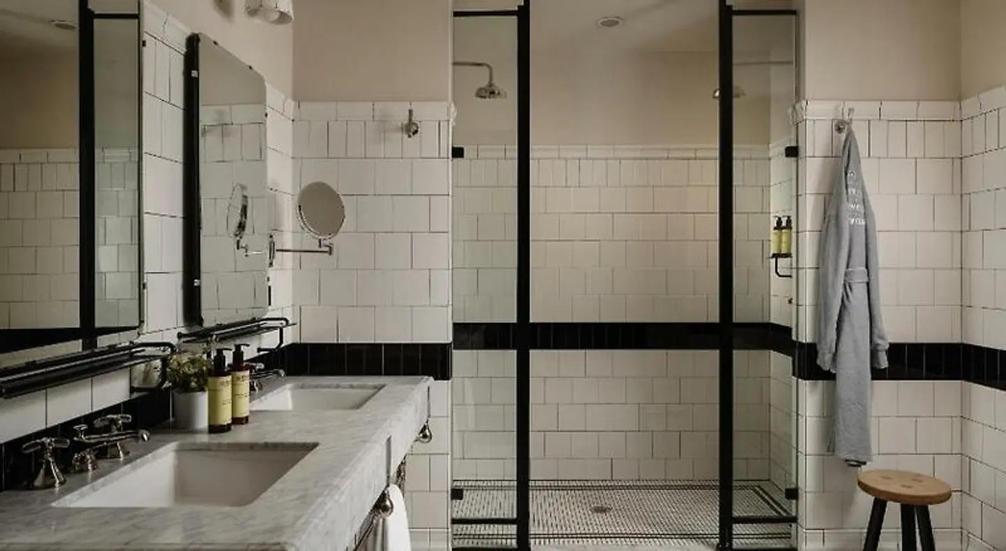 Chicago Athletic Association Badezimmer