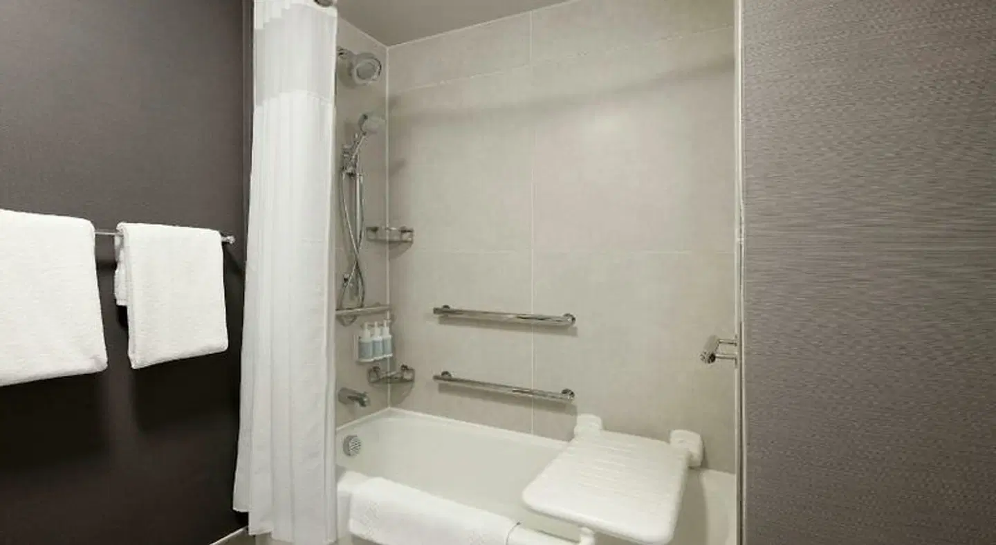 Courtyard by Marriott Detroit Troy Badezimmer