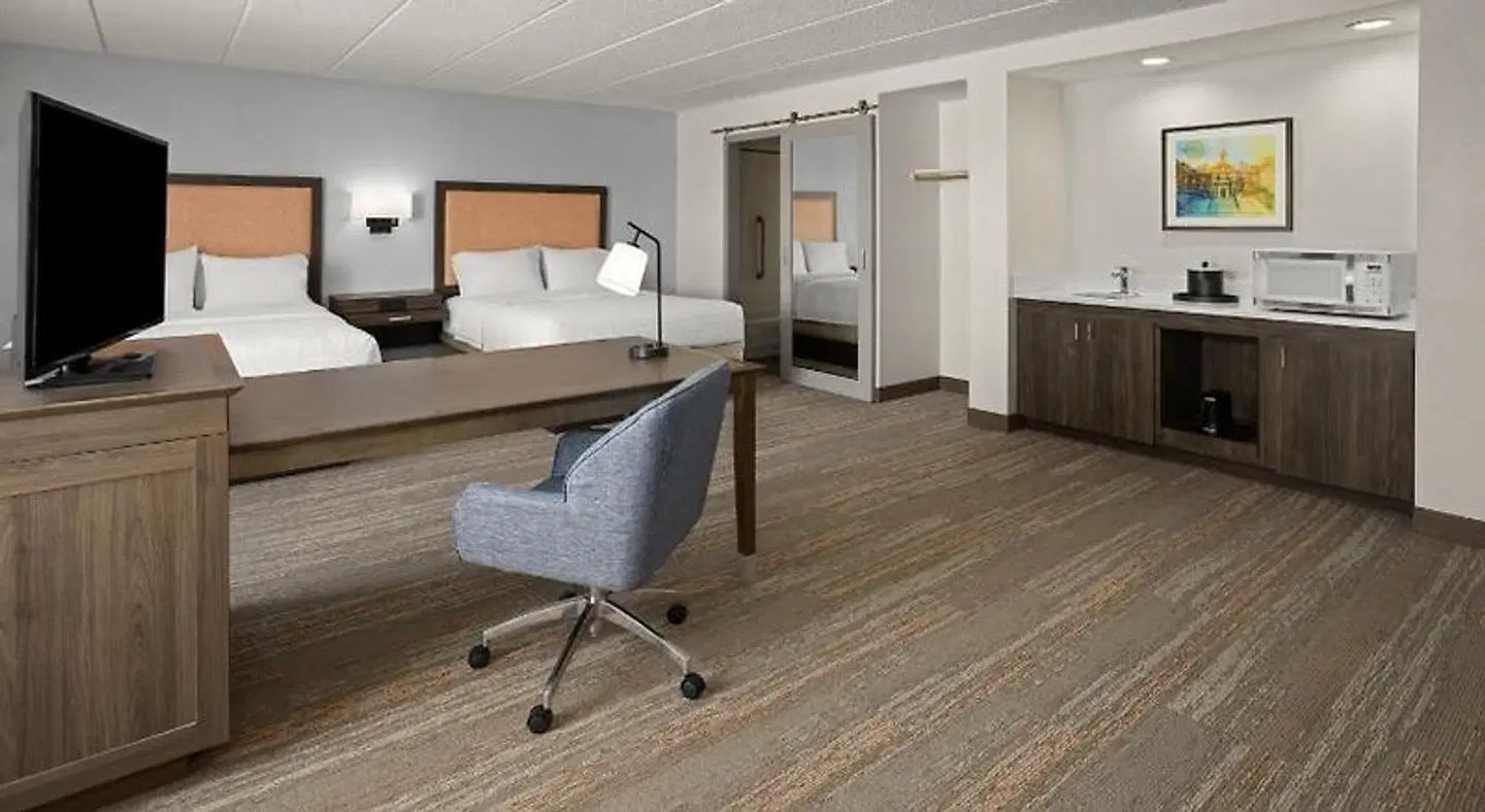 Hampton Inn Dover ROOM_EXAMPLE