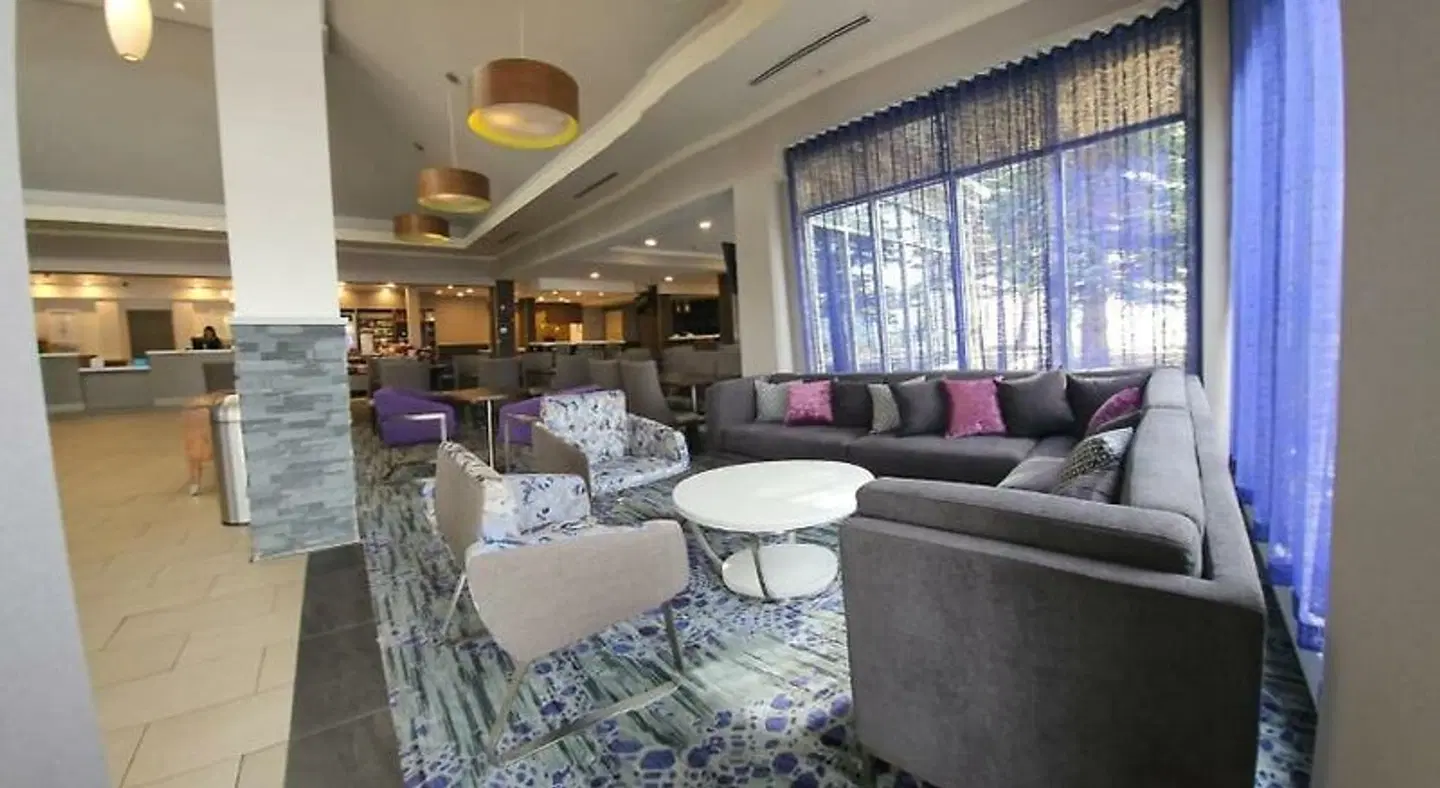 Hilton Garden Inn Calgary Airport LOUNGE_LOBBY
