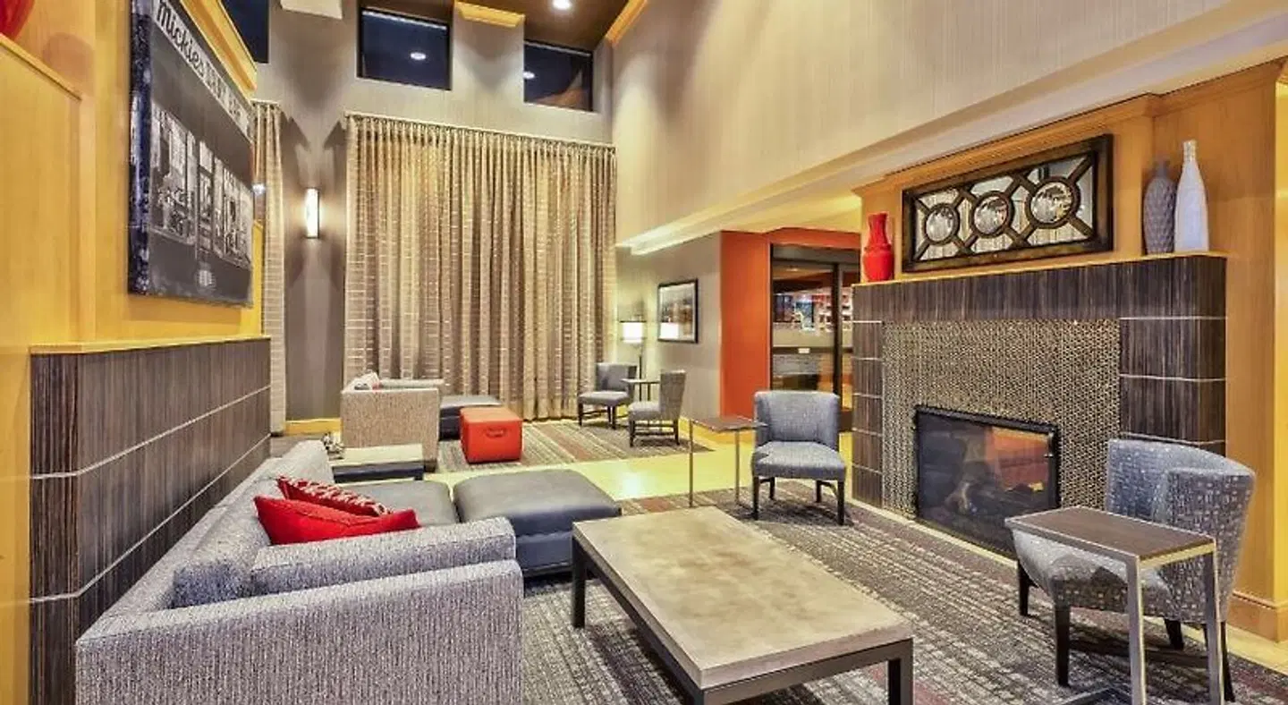Hampton Inn & Suites Madison - West ROOM_EXAMPLE