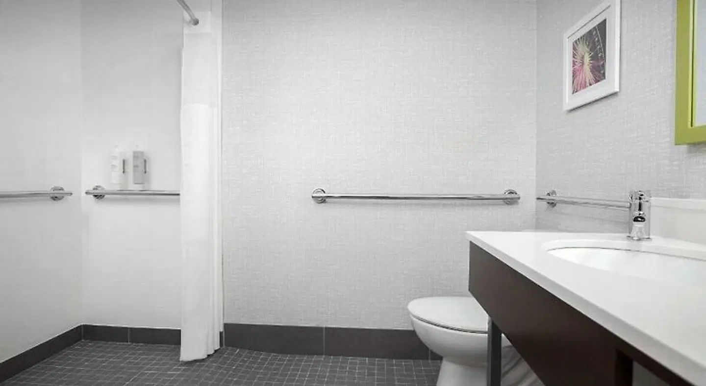 Hampton Inn & Suites ATL-Six Flags Badezimmer