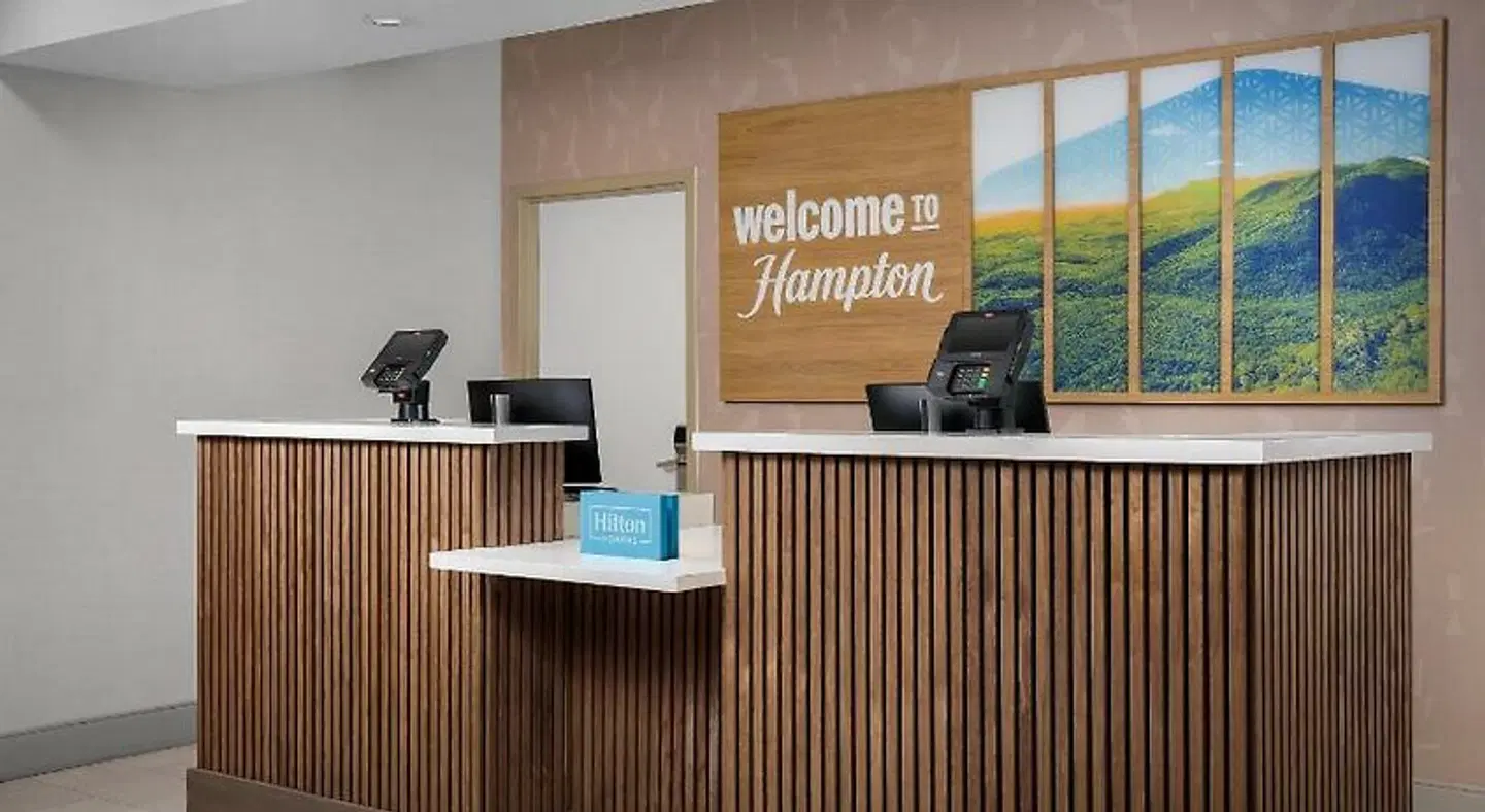 Hampton Inn & Suites Clinton LOUNGE_LOBBY