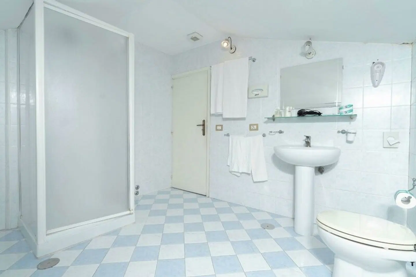 Hotel Fontana Badezimmer