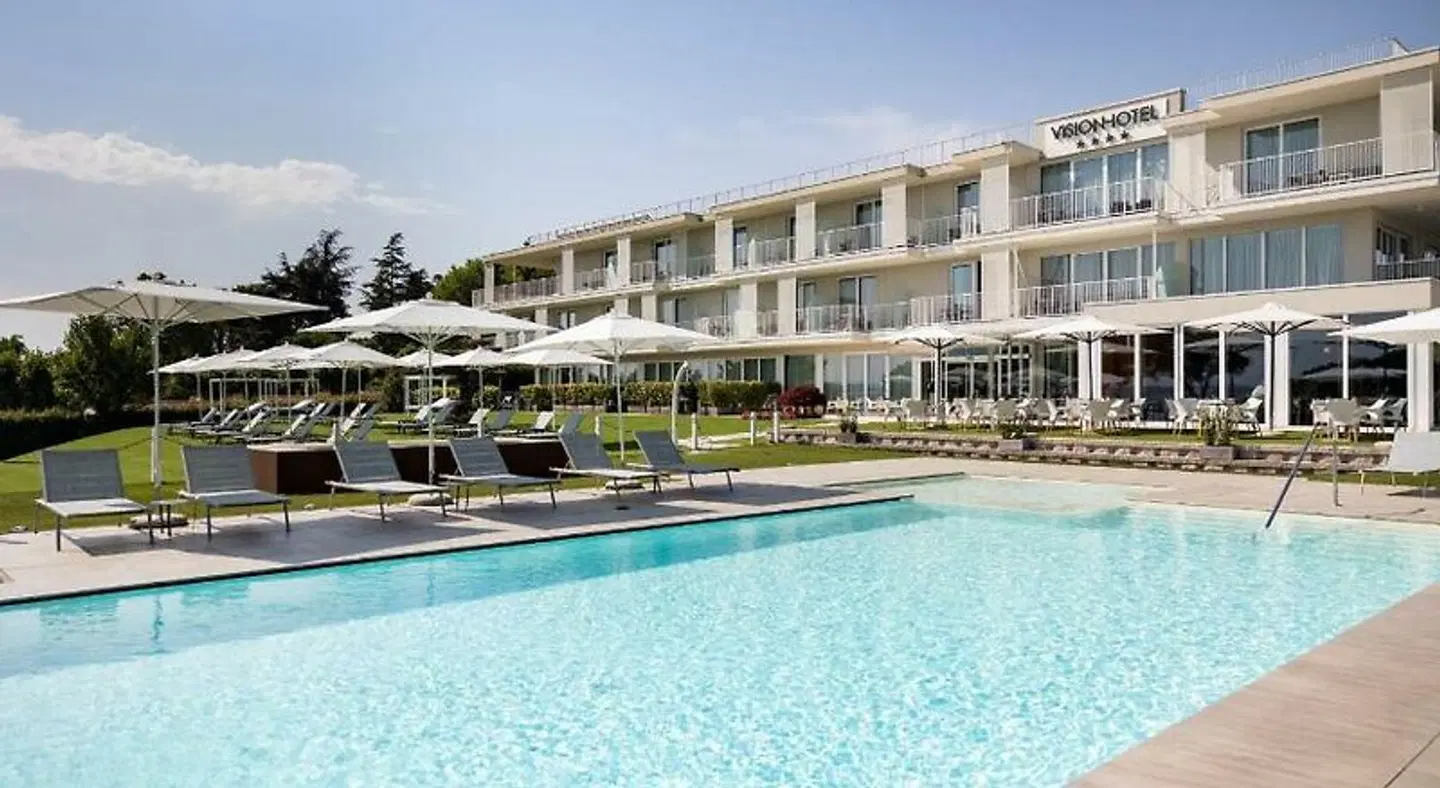 Vision Hotel OUTDOOR_POOL
