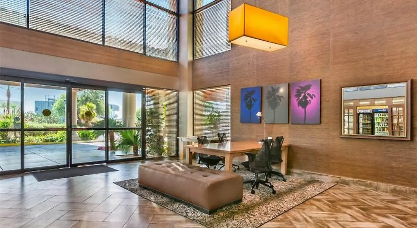 Best Western Plus Scottsdale Thunderbird Suites LOUNGE_LOBBY
