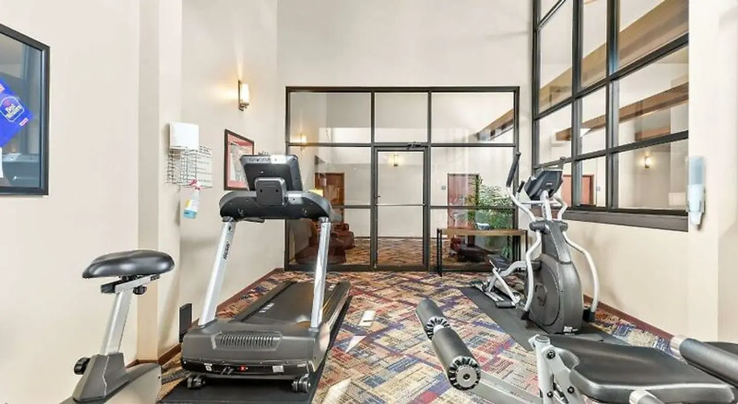 Best Western West Towne Suites SPORTS_AND_LEISURE