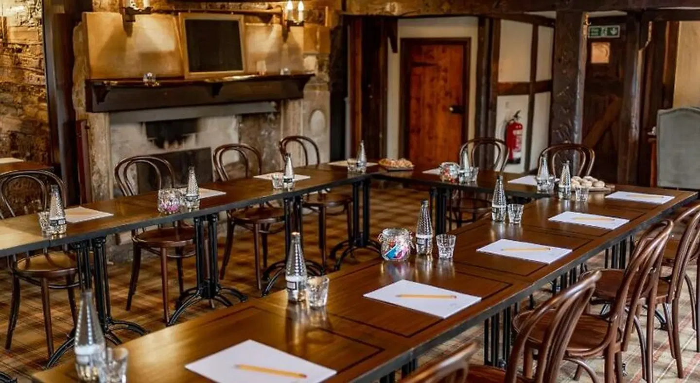 The Little Thatch Hotel Gloucester Restaurant