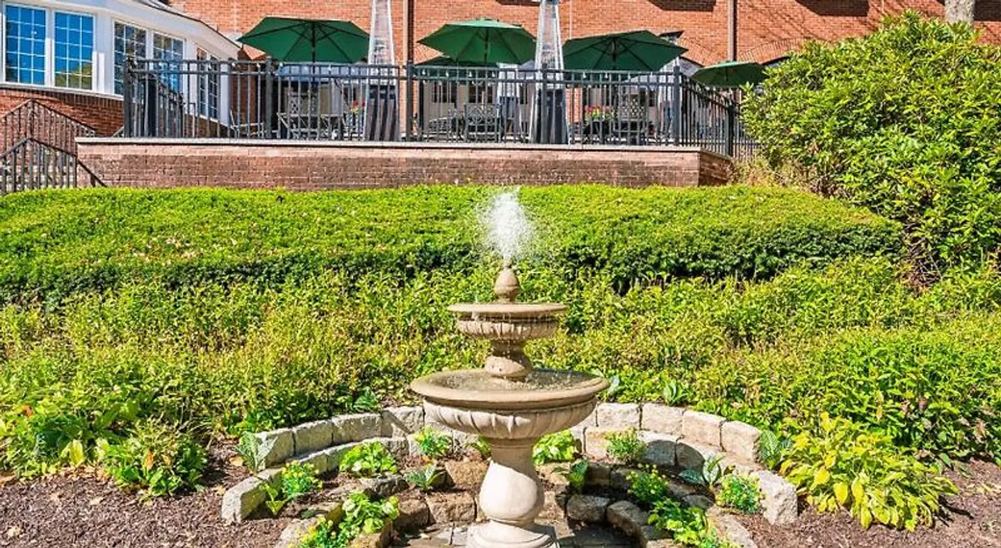 The Simsbury Inn Garten