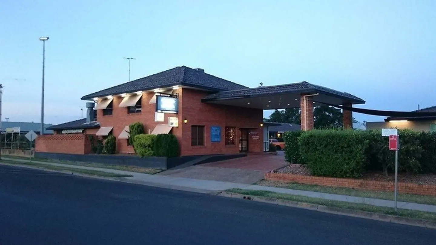 Adelong Motel EXTERIOR