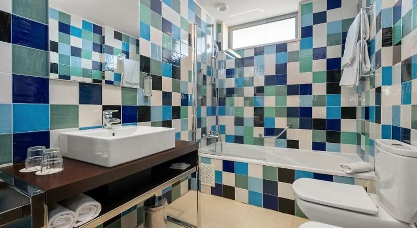 Axis Porto Business & Spa Hotel Badezimmer