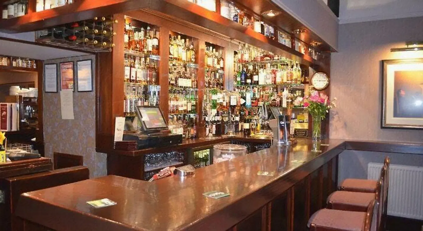Sunninghill Hotel Bar