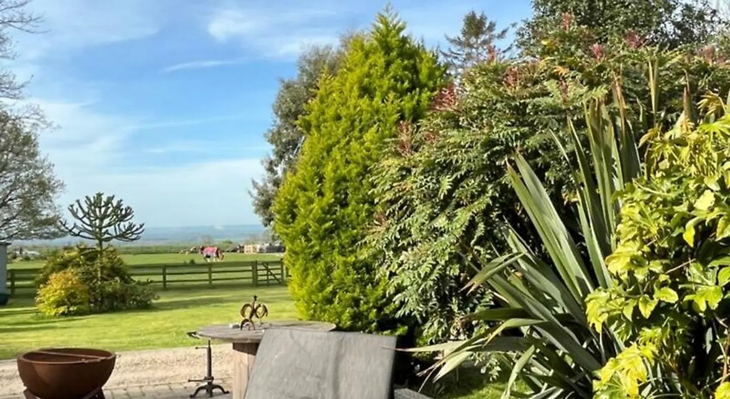 Cottage Lea's Country Hotel & Restaurant LANDSCAPE