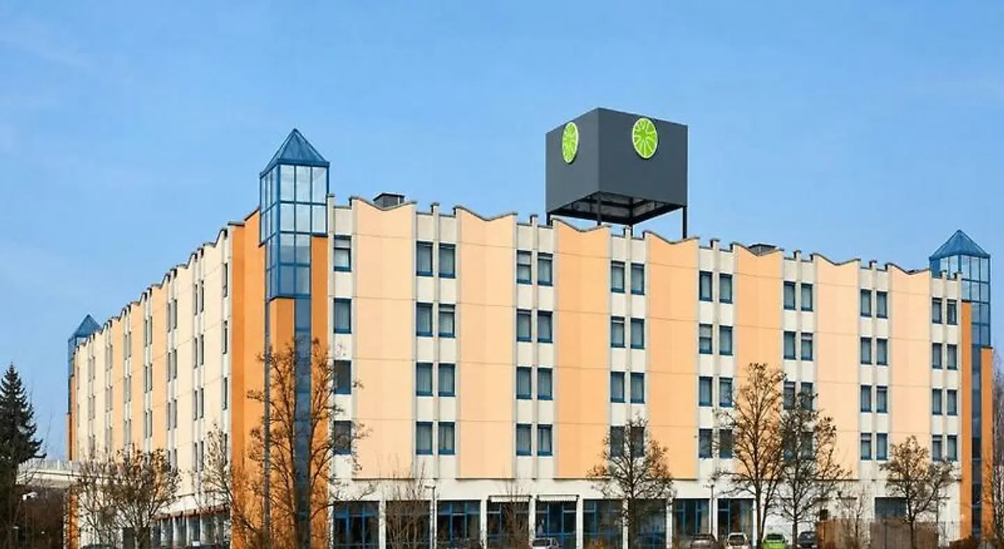 Ramada Leipzig-Halle EXTERIOR