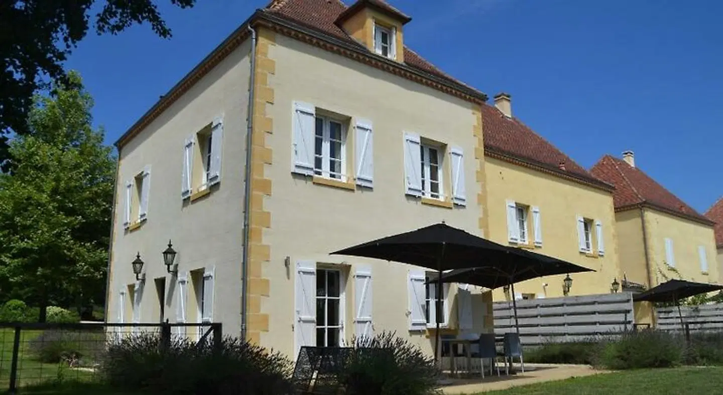 Château Les Merles EXTERIOR
